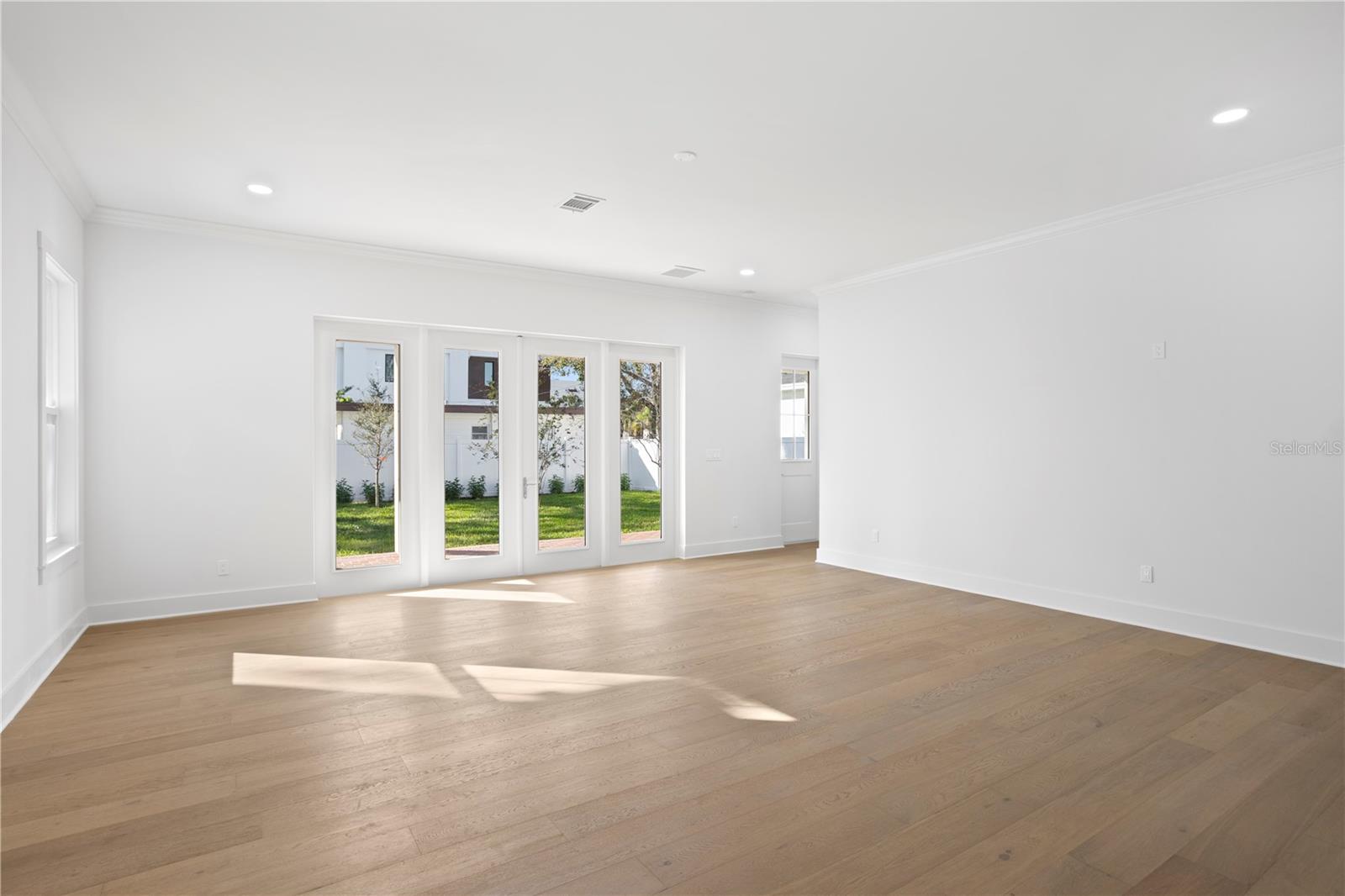 Listing photo id 8 for 4316 Renellie Drive