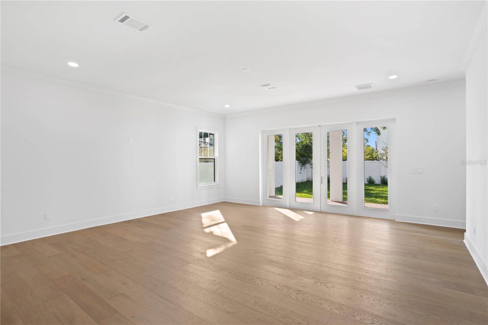 Listing photo id 9 for 4316 Renellie Drive