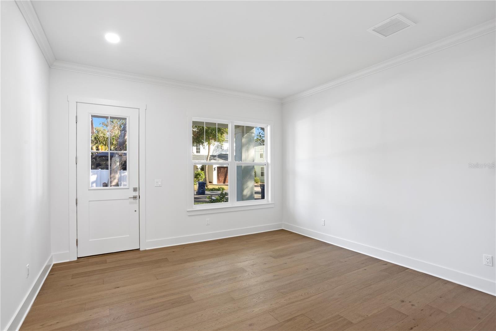 Listing photo id 12 for 4316 Renellie Drive