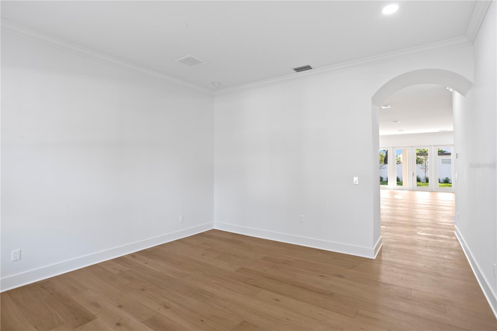 Listing photo id 13 for 4316 Renellie Drive