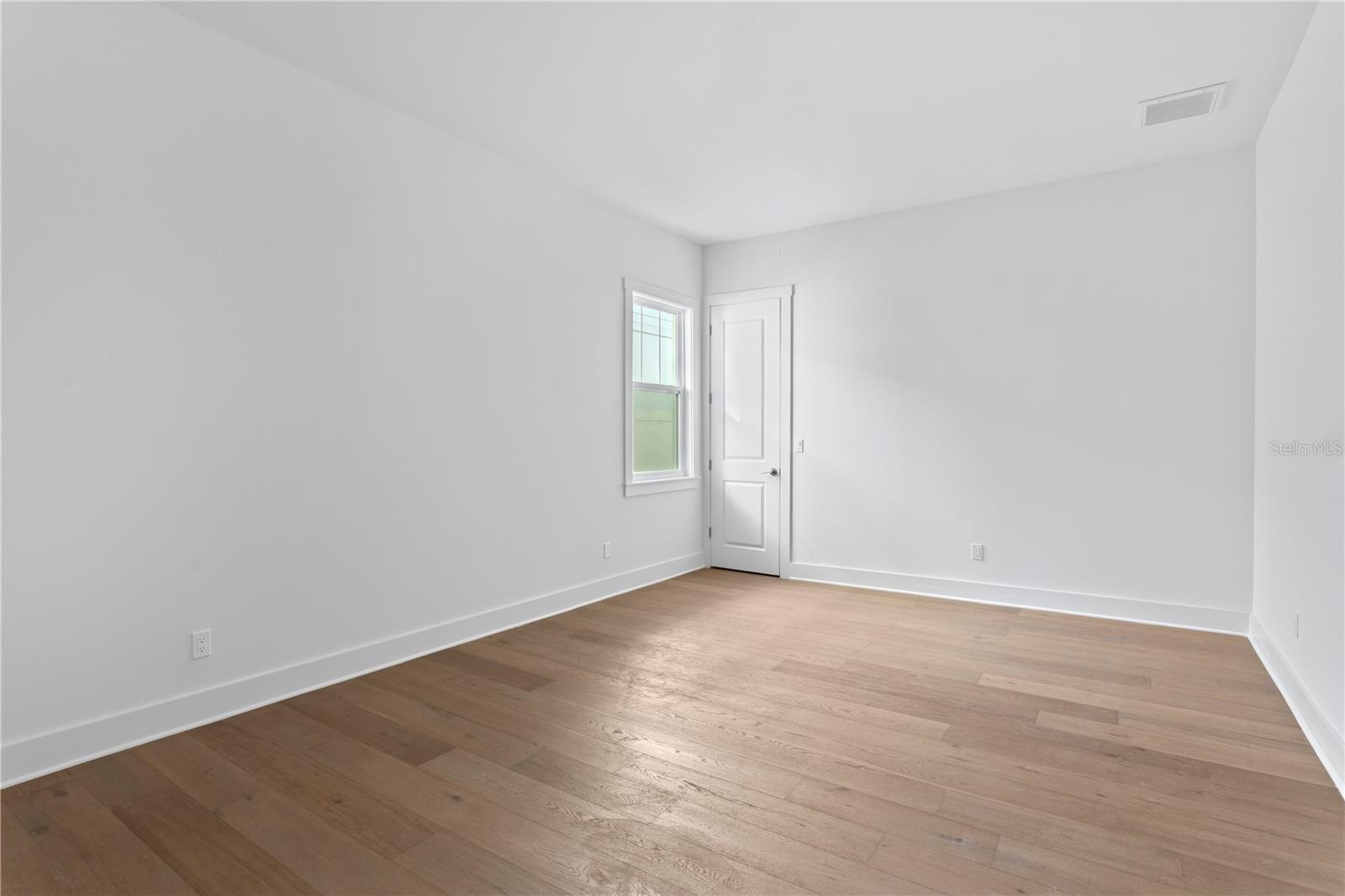 Listing photo id 15 for 4316 Renellie Drive