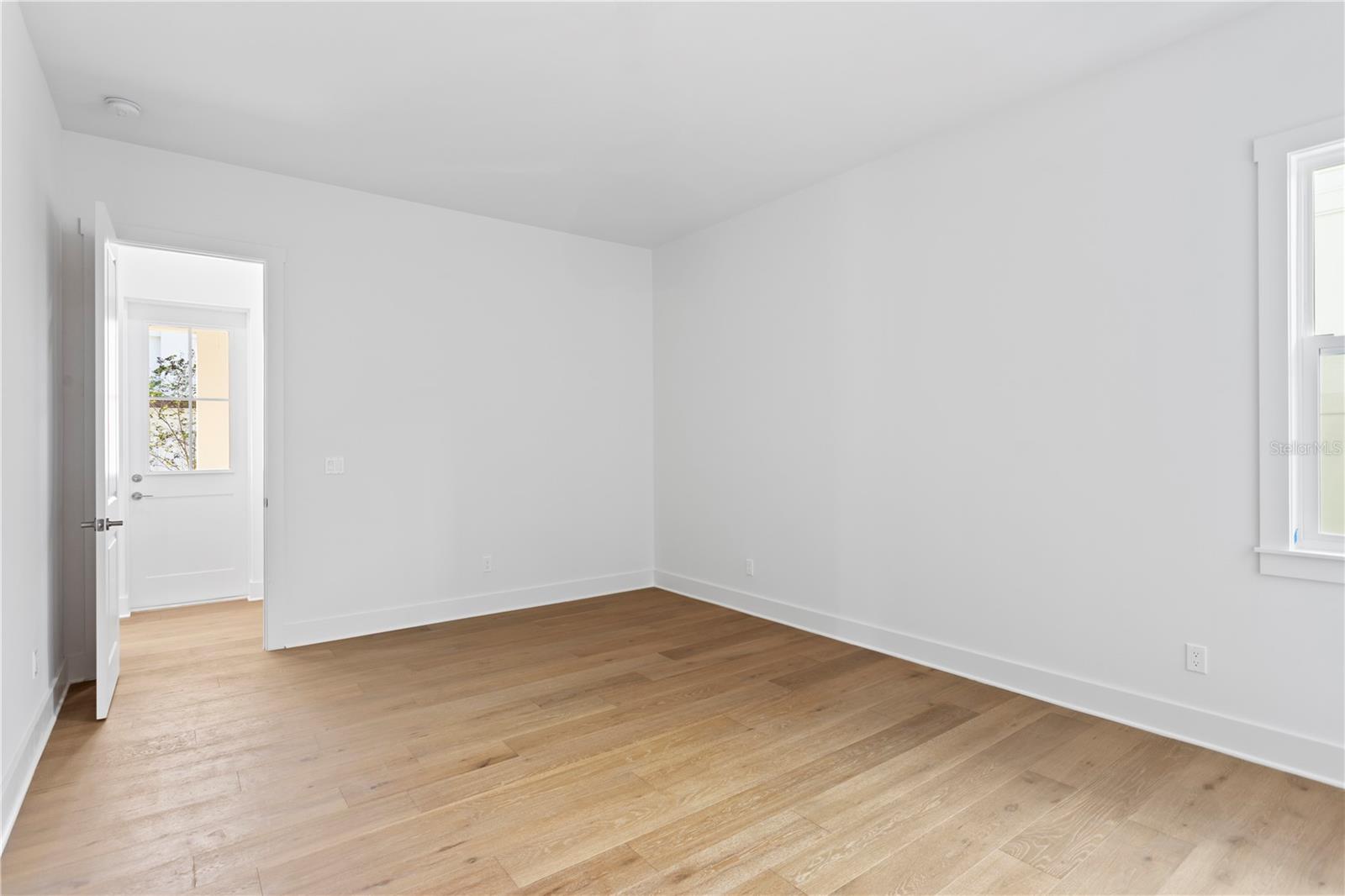 Listing photo id 16 for 4316 Renellie Drive