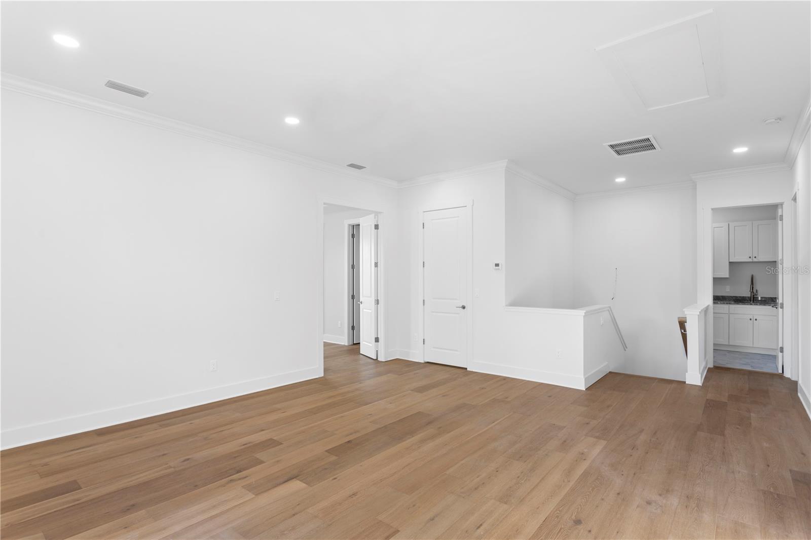 Listing photo id 18 for 4316 Renellie Drive