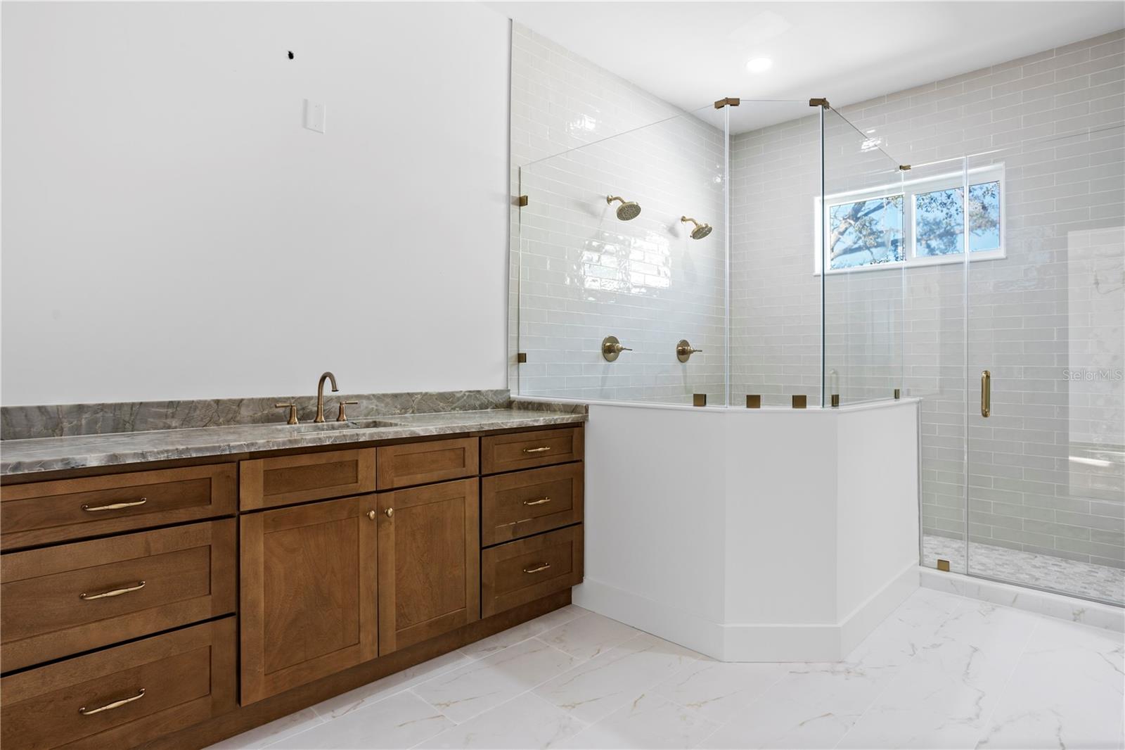 Listing photo id 21 for 4316 Renellie Drive