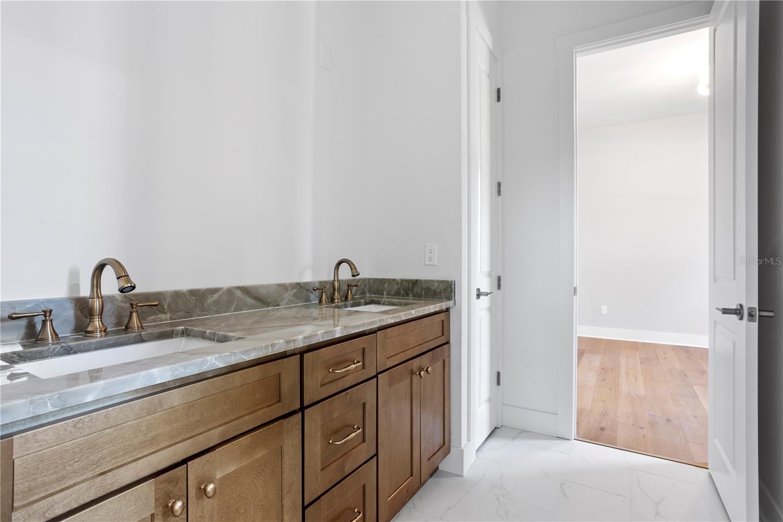 Listing photo id 29 for 4316 Renellie Drive