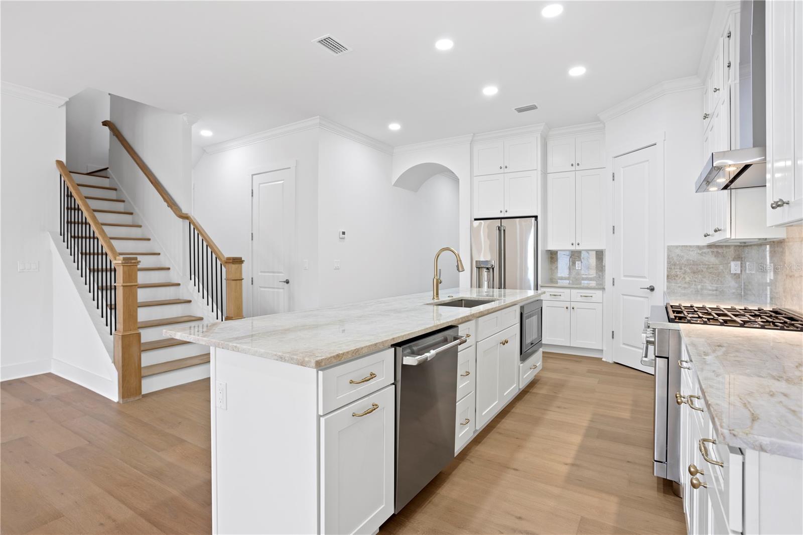 Listing photo id 5 for 4316 Renellie Drive