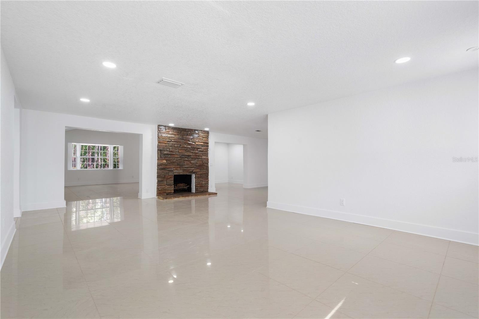 Image 10 of 54 For 16411 Lake Byrd Drive