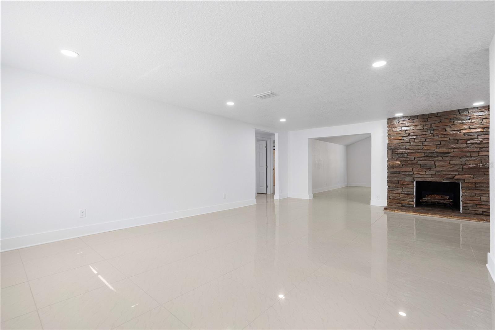 Image 12 of 54 For 16411 Lake Byrd Drive