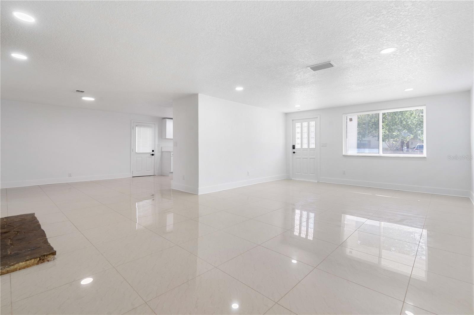 Image 13 of 54 For 16411 Lake Byrd Drive