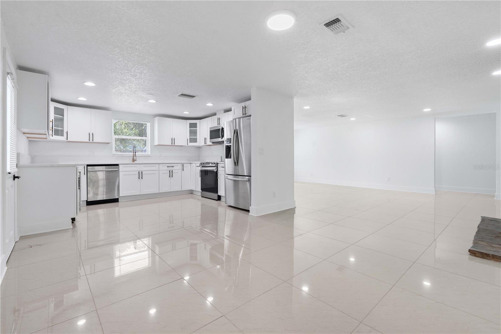Image 16 of 54 For 16411 Lake Byrd Drive