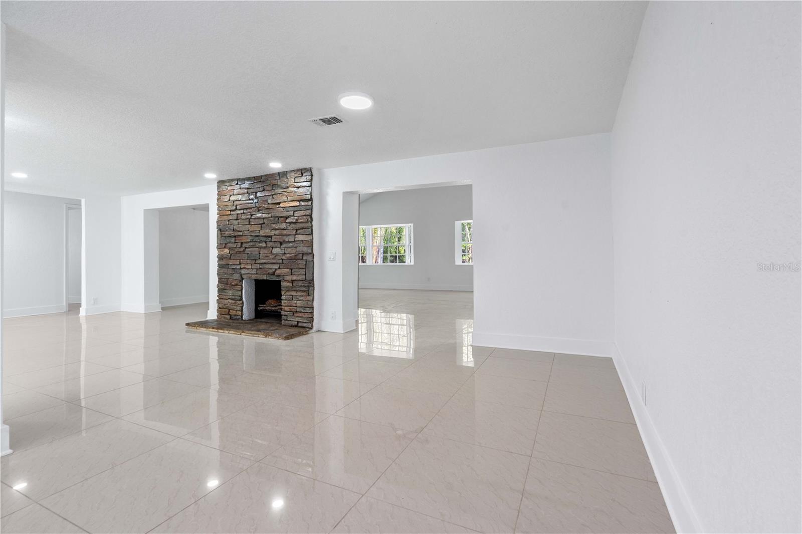 Image 20 of 54 For 16411 Lake Byrd Drive