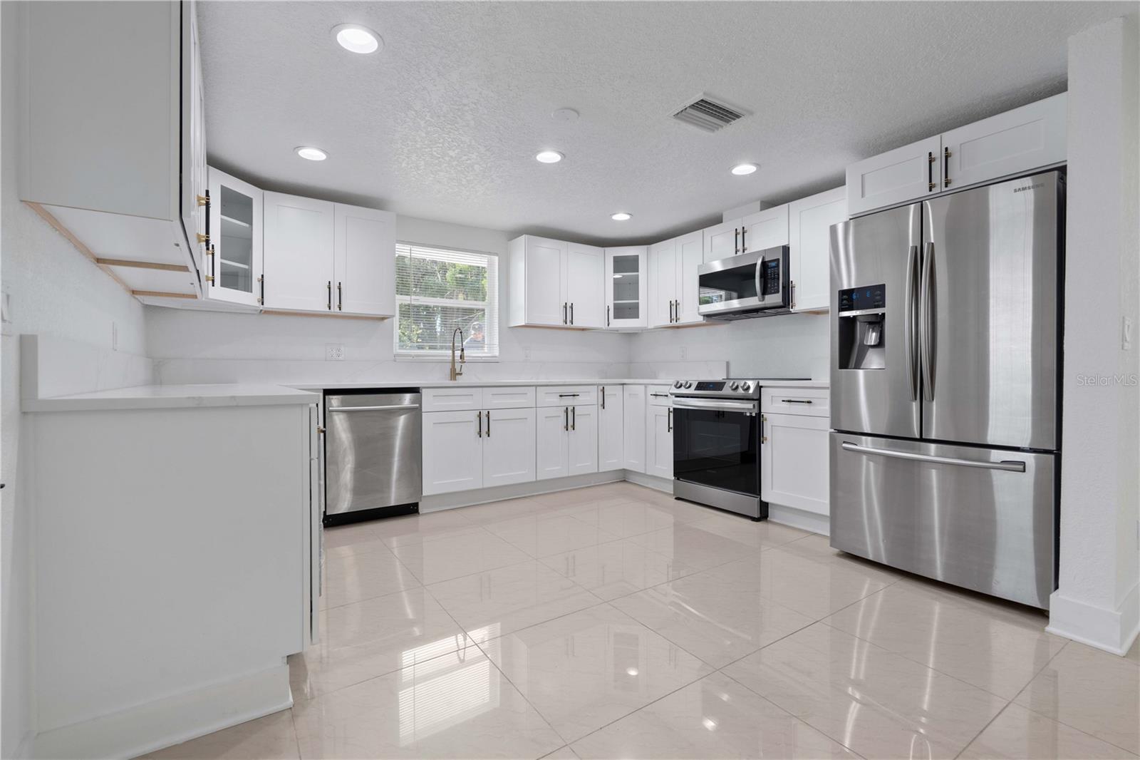 Image 21 of 54 For 16411 Lake Byrd Drive