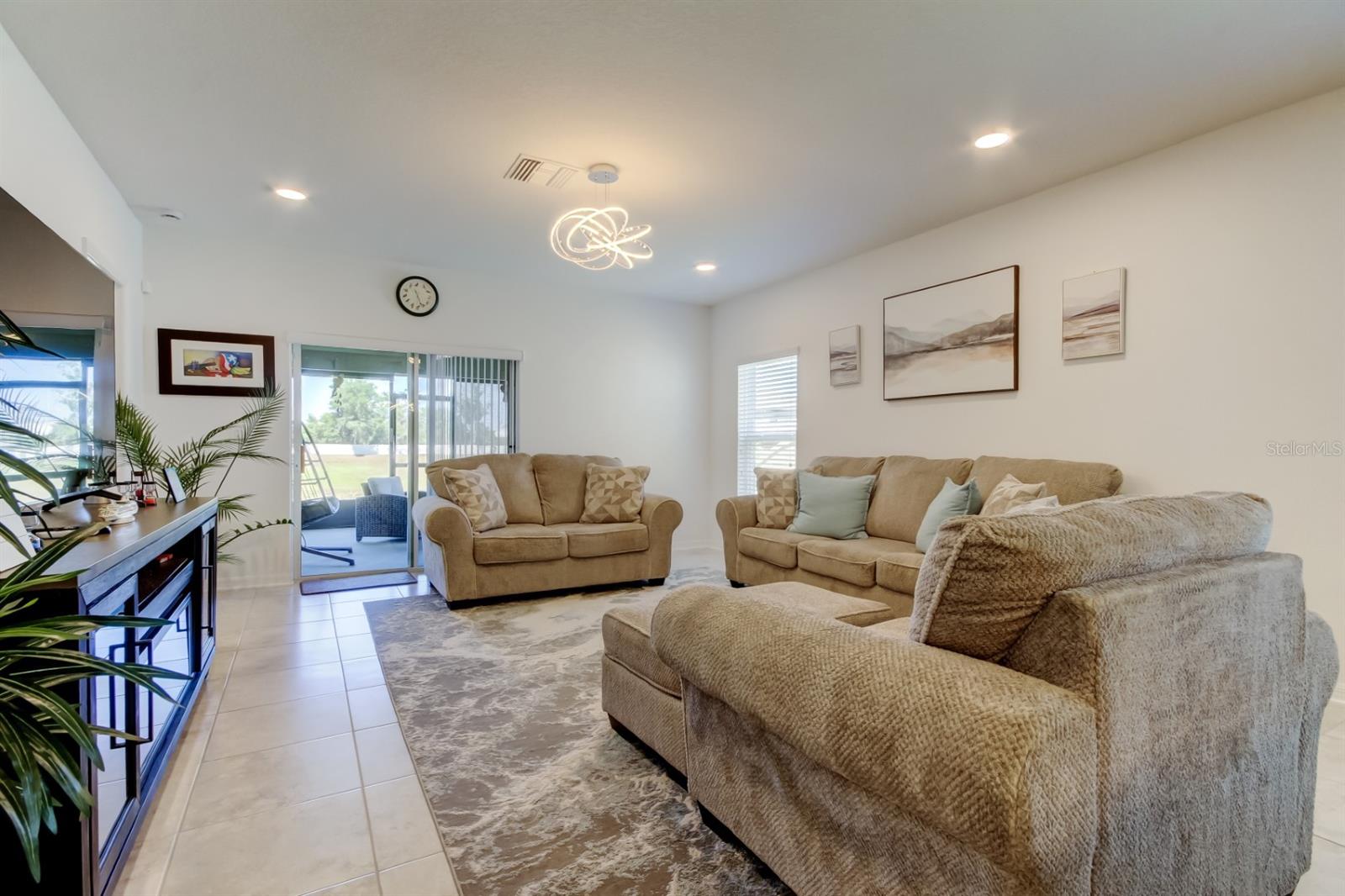 Image 23 of 70 For 12407 Hilltop Farms Drive