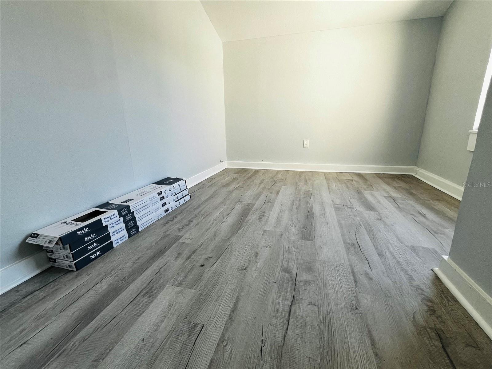 Image 21 of 38 For 2852 60th Avenue N