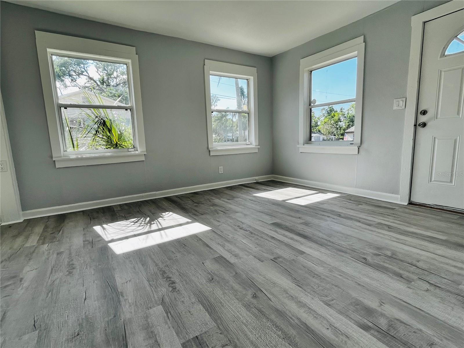 Image 7 of 38 For 2852 60th Avenue N