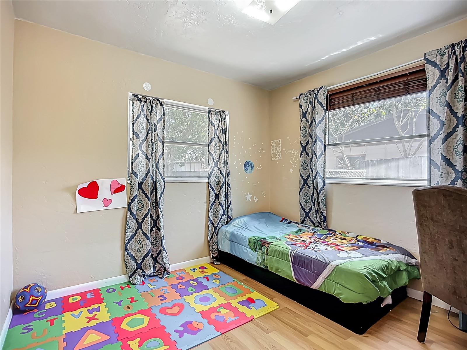 Image 16 of 39 For 10931 110th Avenue