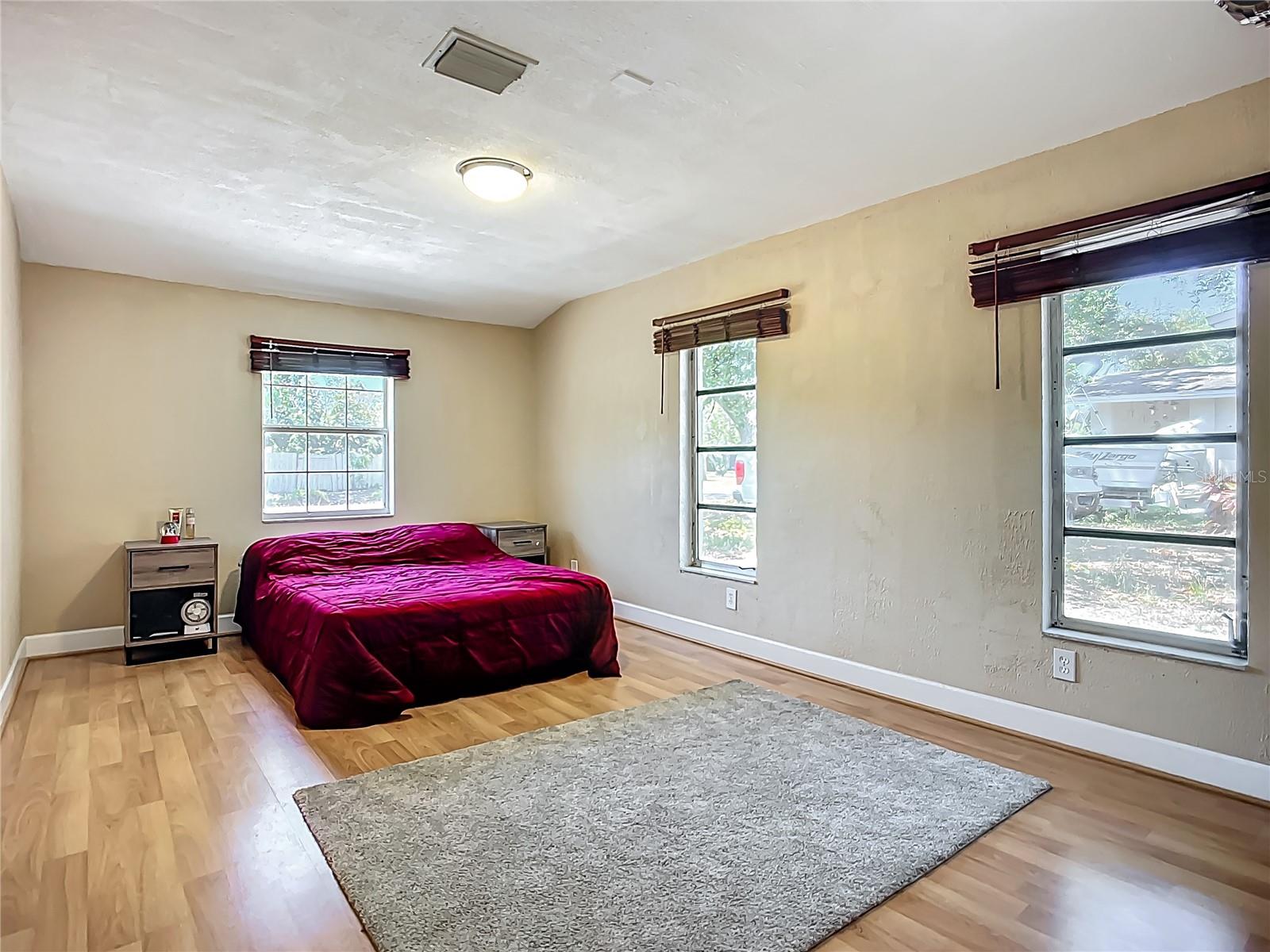 Image 19 of 39 For 10931 110th Avenue