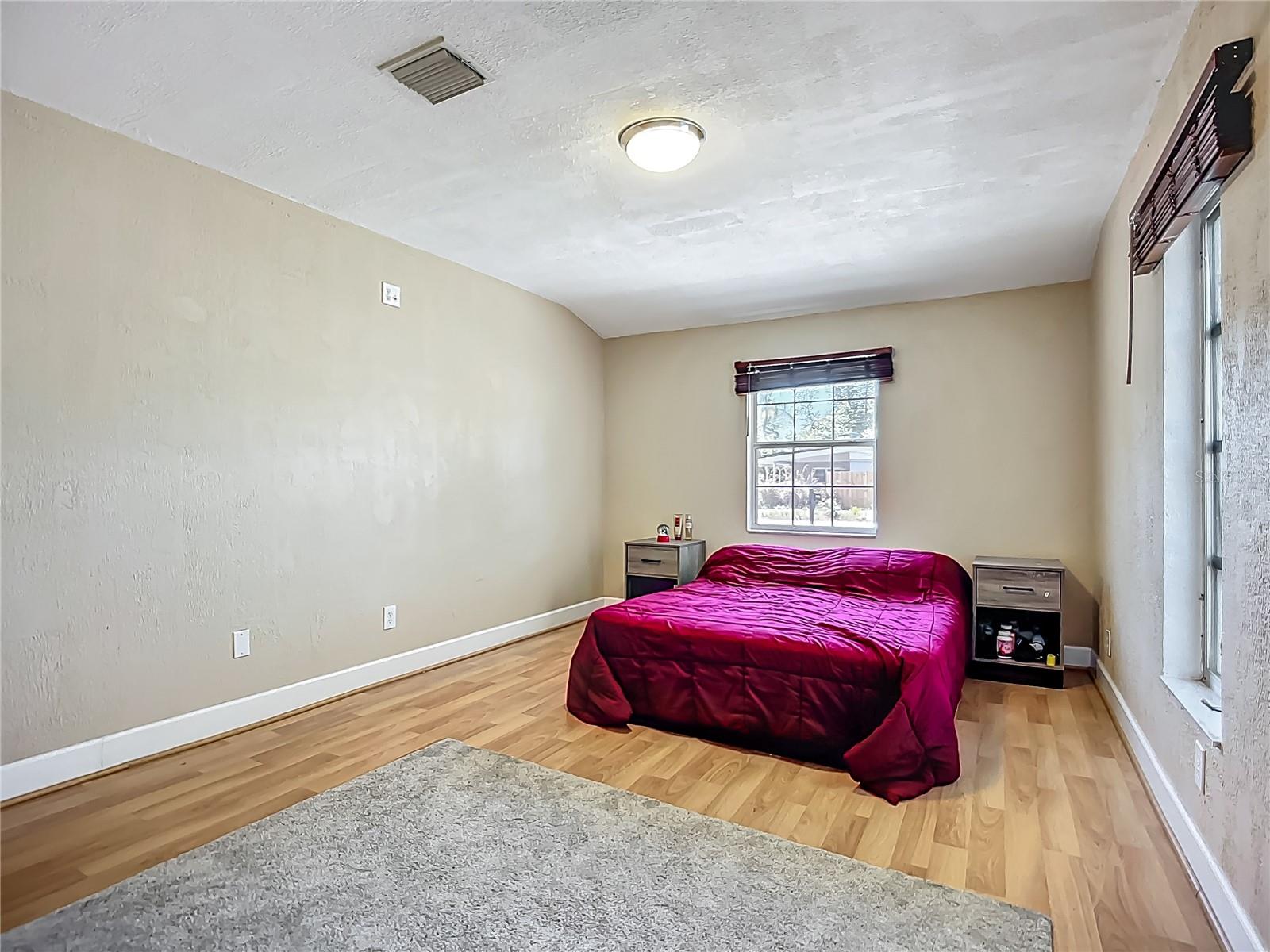 Image 20 of 39 For 10931 110th Avenue