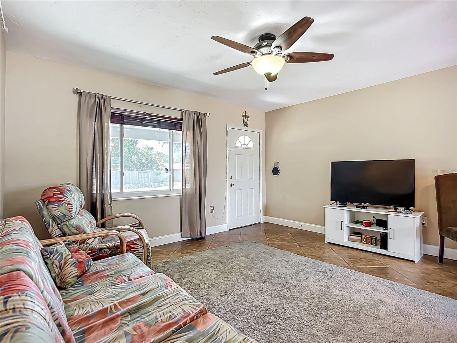 Image 6 of 39 For 10931 110th Avenue