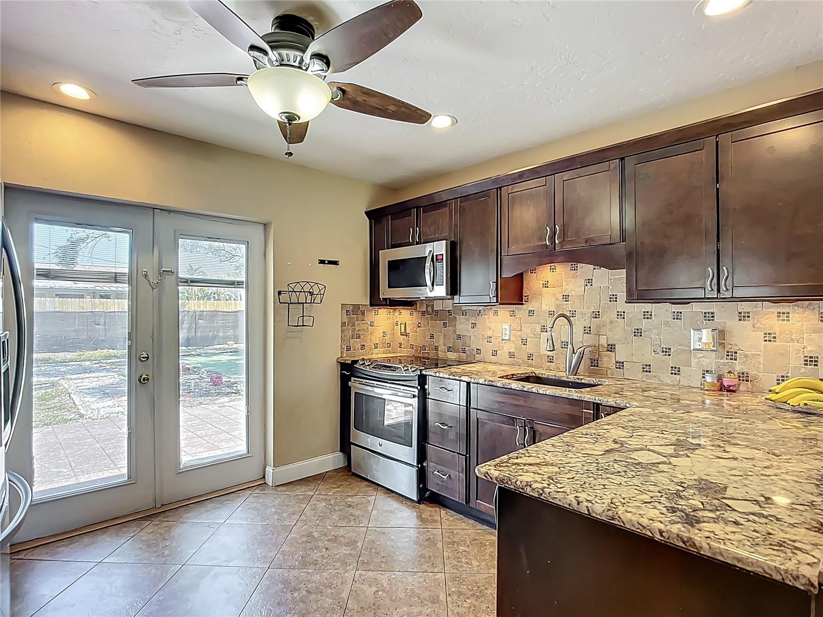 Image 8 of 39 For 10931 110th Avenue