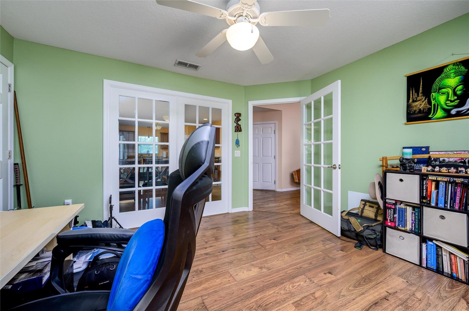 Listing photo id 10 for 6216 Evansbrook Drive