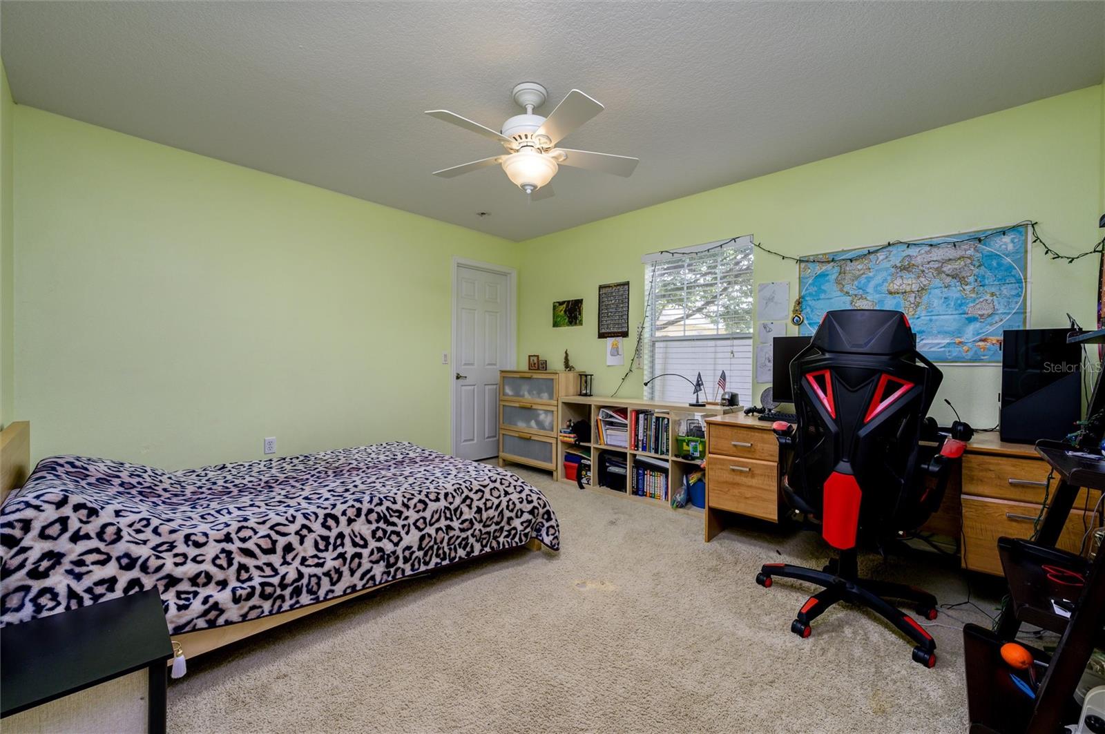 Listing photo id 13 for 6216 Evansbrook Drive