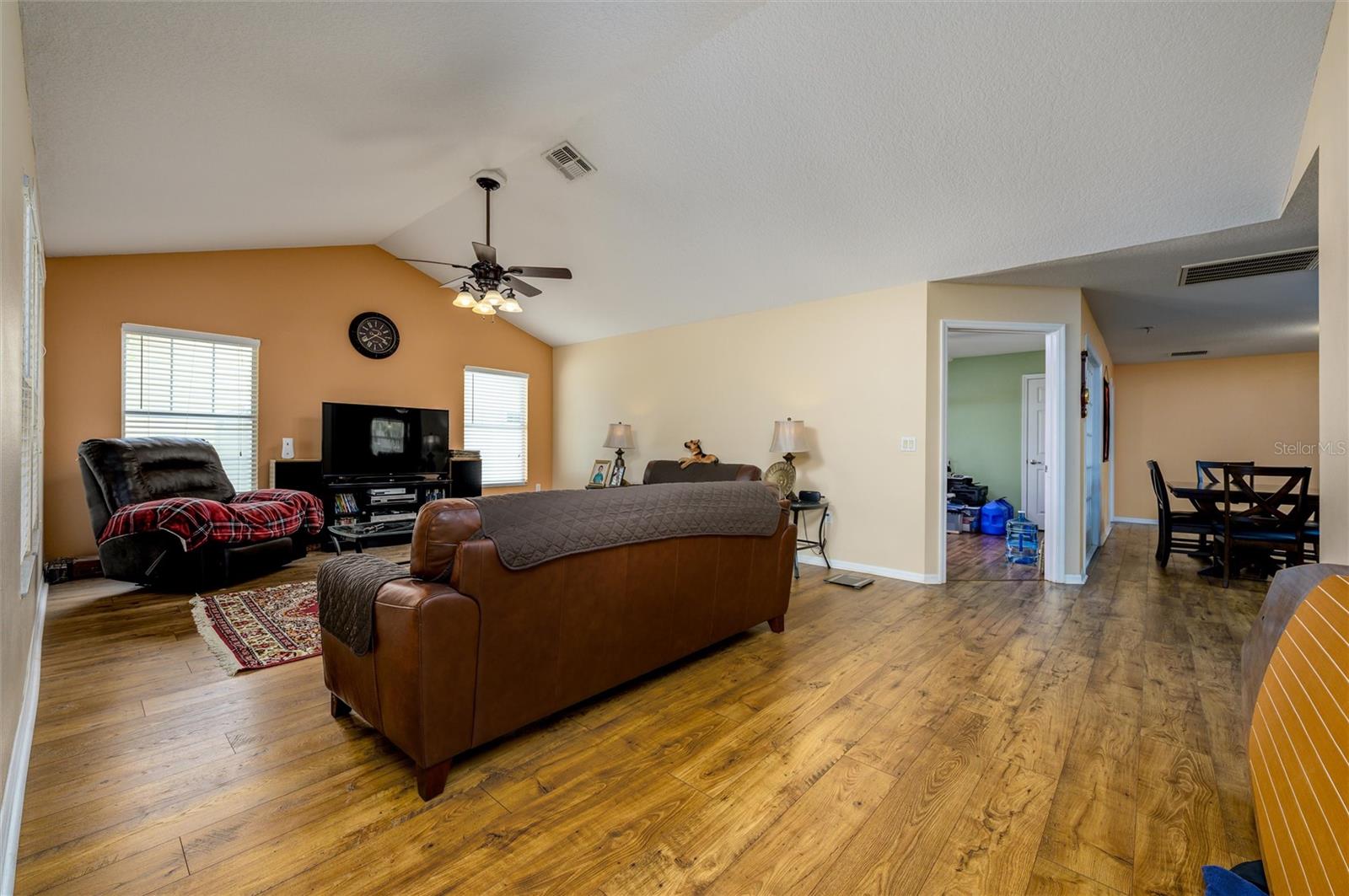 Listing photo id 1 for 6216 Evansbrook Drive