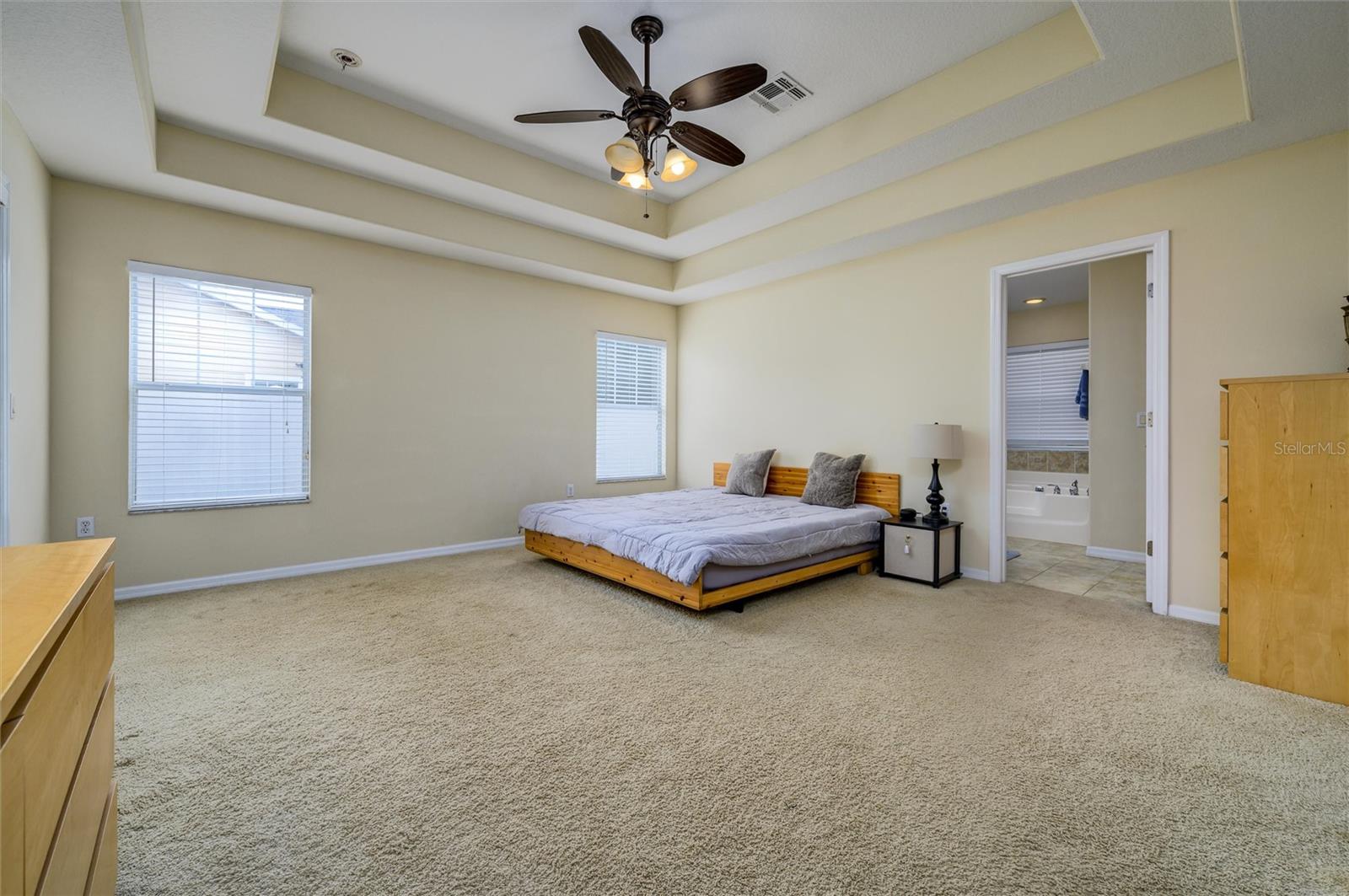 Listing photo id 6 for 6216 Evansbrook Drive