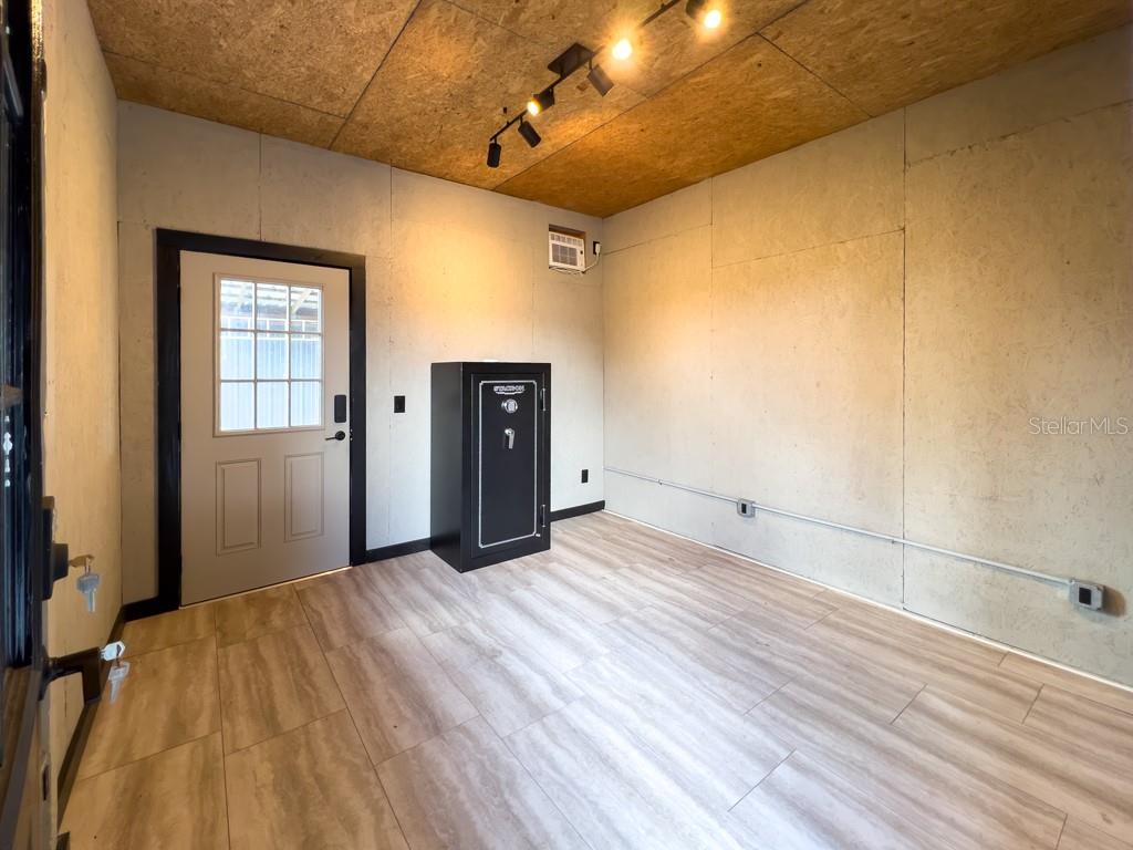 Image 39 of 71 For 812 Jameson Road