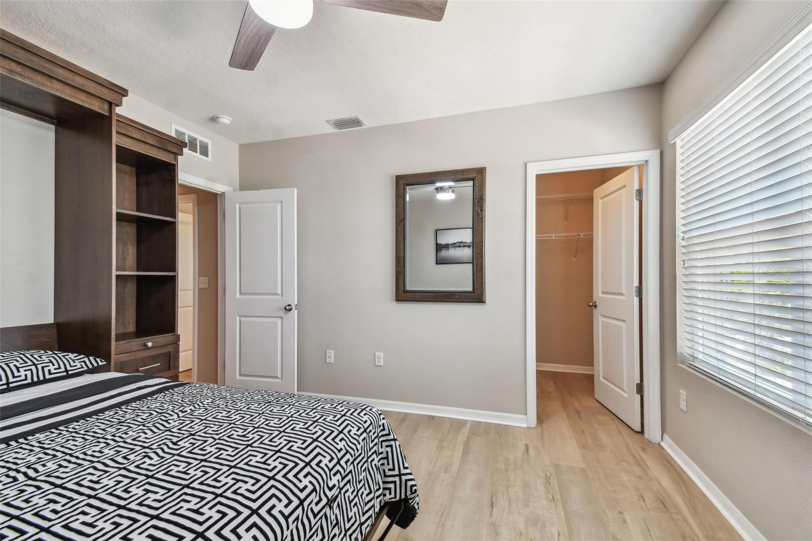 Listing photo id 25 for 5304 6th Way N