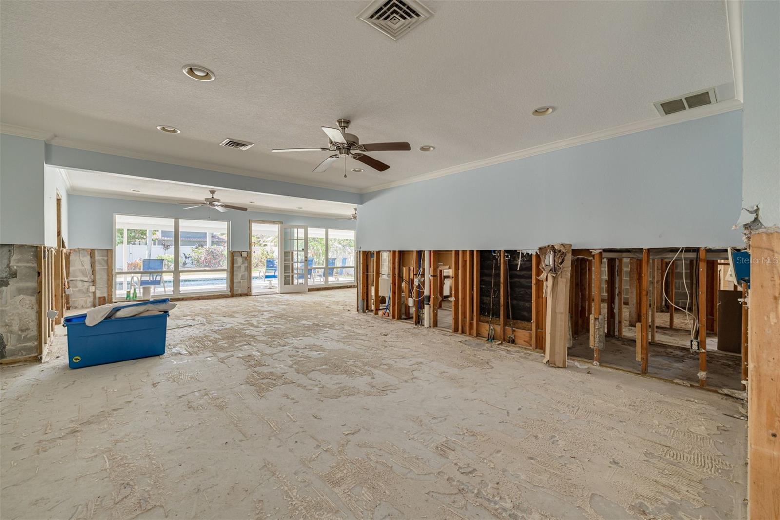Image 10 of 37 For 219 Miramar Boulevard Ne