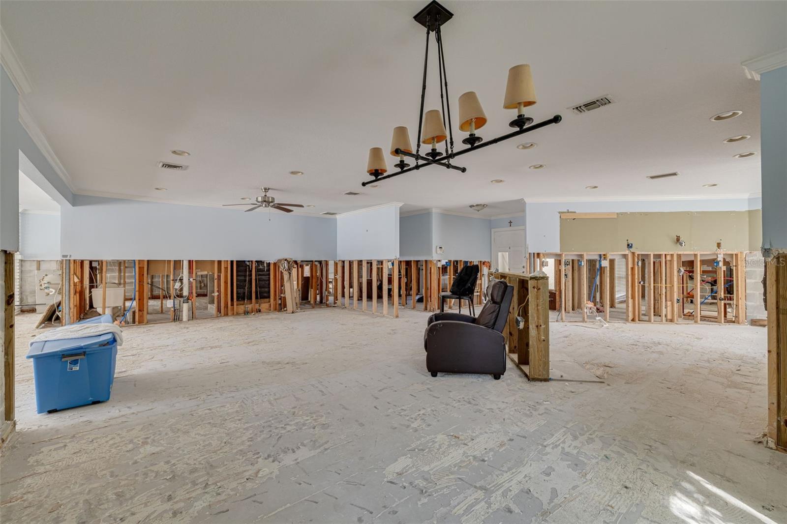Image 12 of 37 For 219 Miramar Boulevard Ne