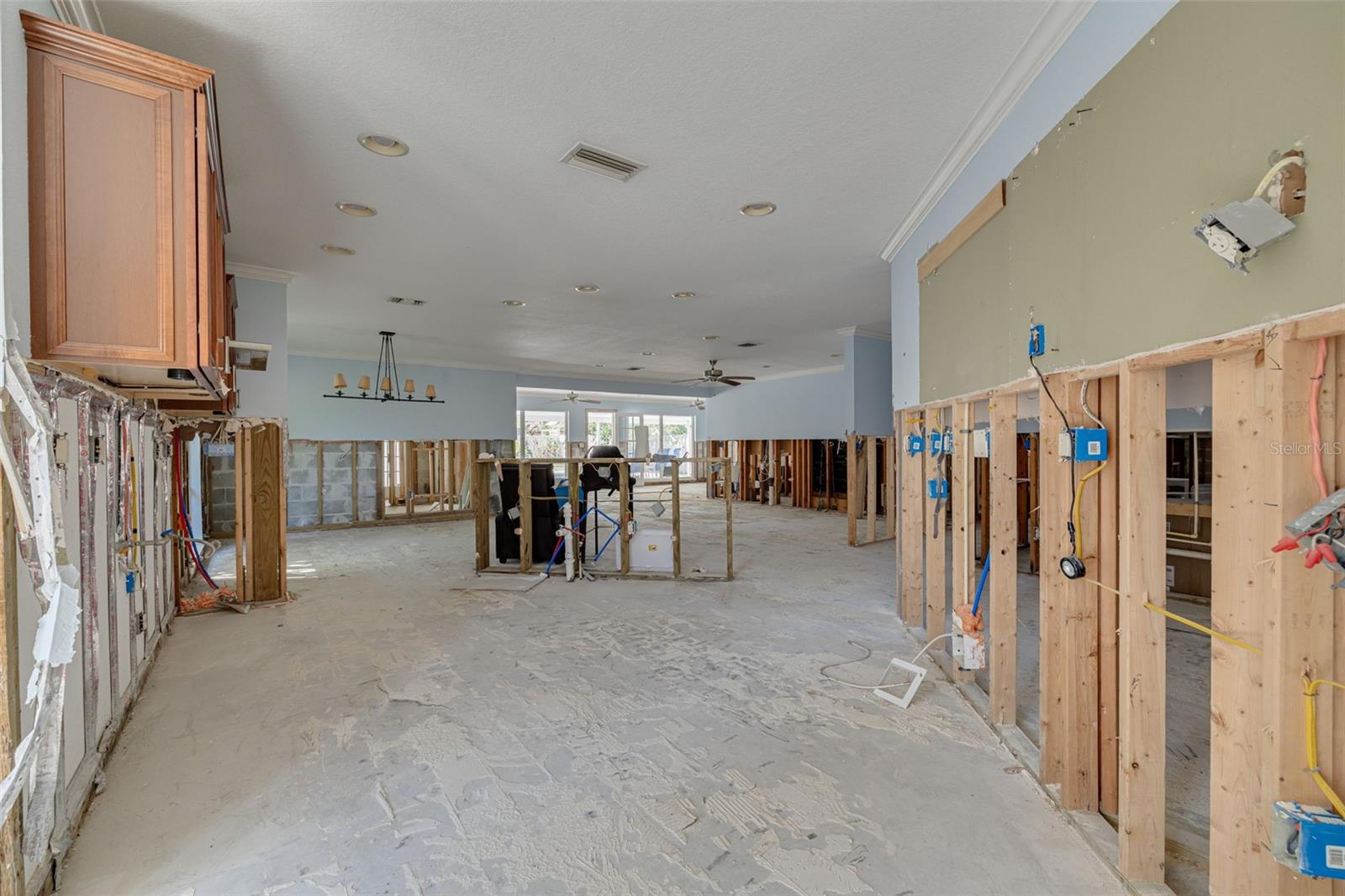Image 14 of 37 For 219 Miramar Boulevard Ne