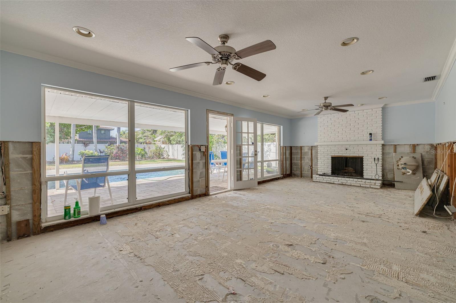 Image 15 of 37 For 219 Miramar Boulevard Ne