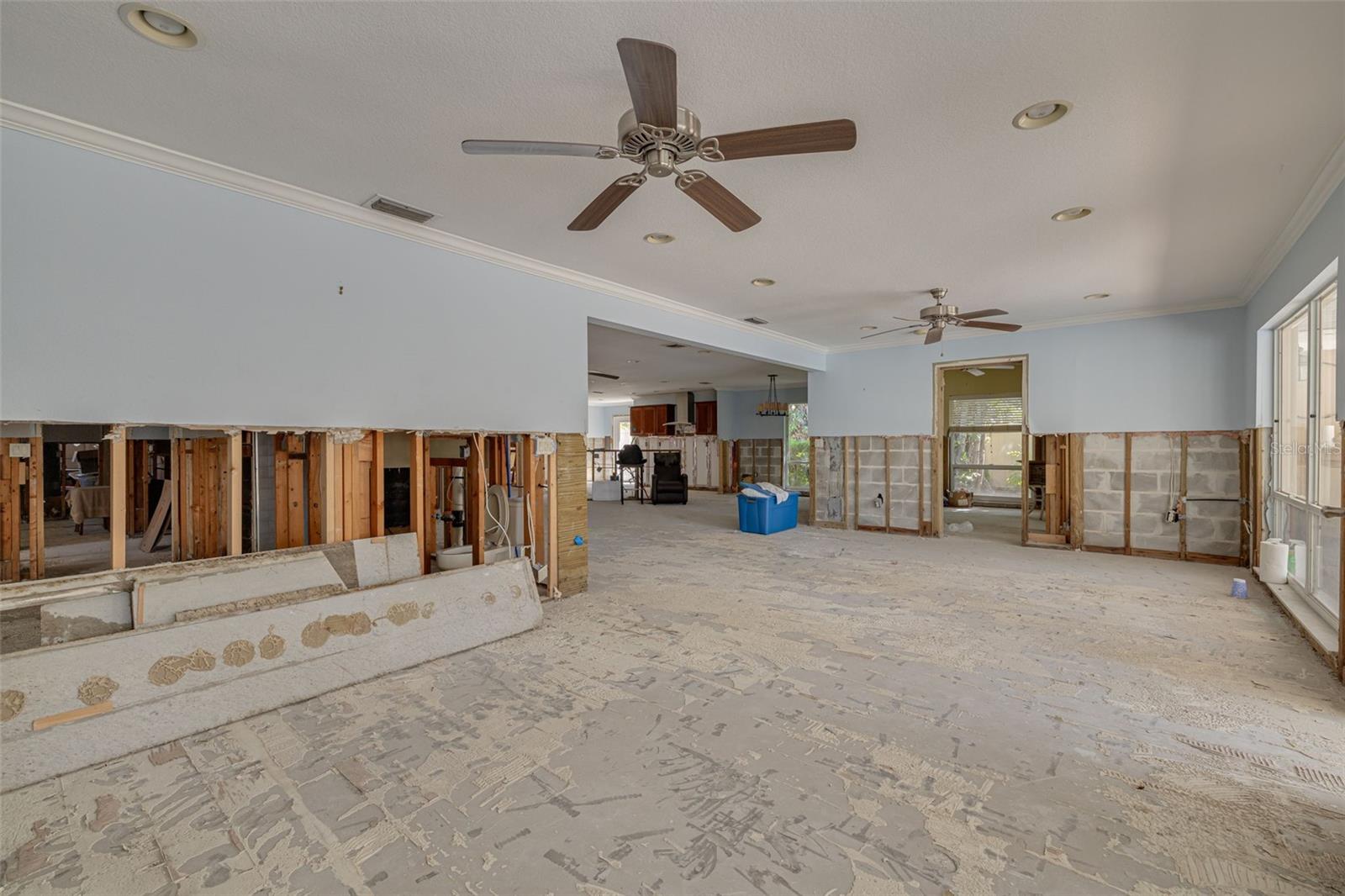 Image 16 of 37 For 219 Miramar Boulevard Ne