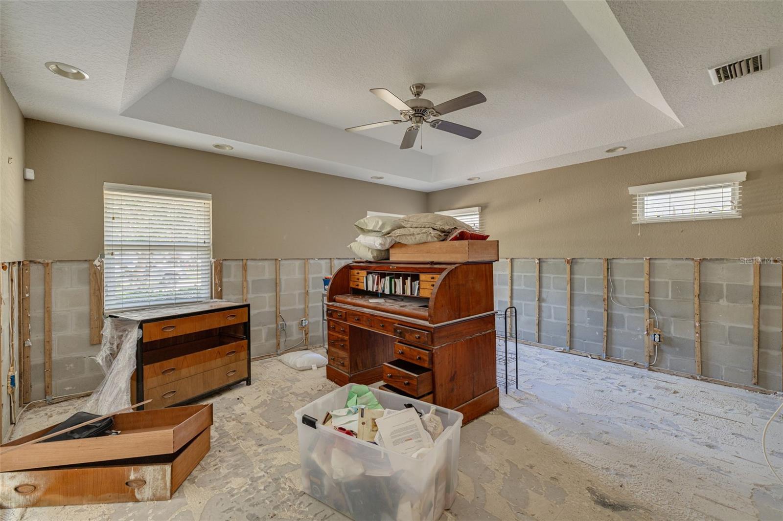 Image 18 of 37 For 219 Miramar Boulevard Ne