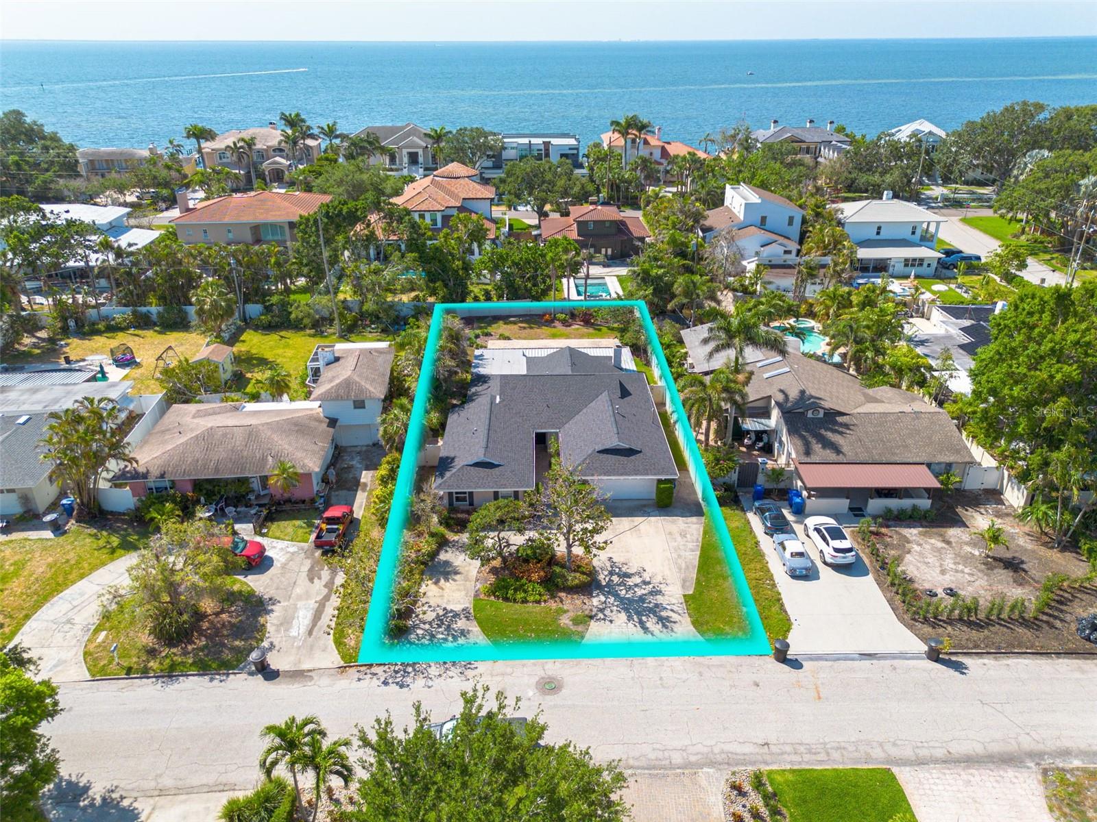 Image 2 of 37 For 219 Miramar Boulevard Ne