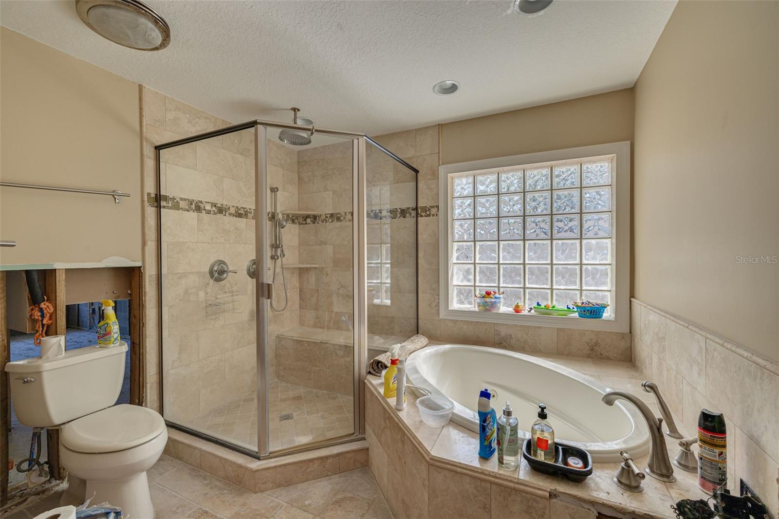 Image 20 of 37 For 219 Miramar Boulevard Ne