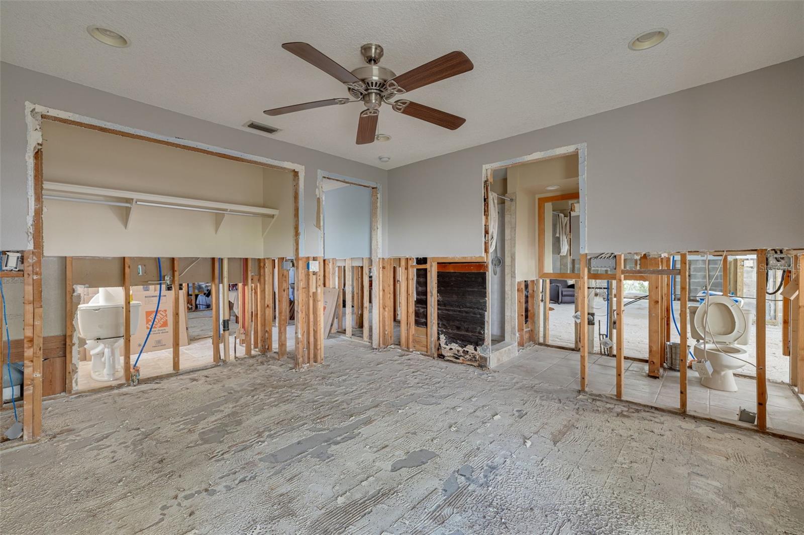 Image 23 of 37 For 219 Miramar Boulevard Ne