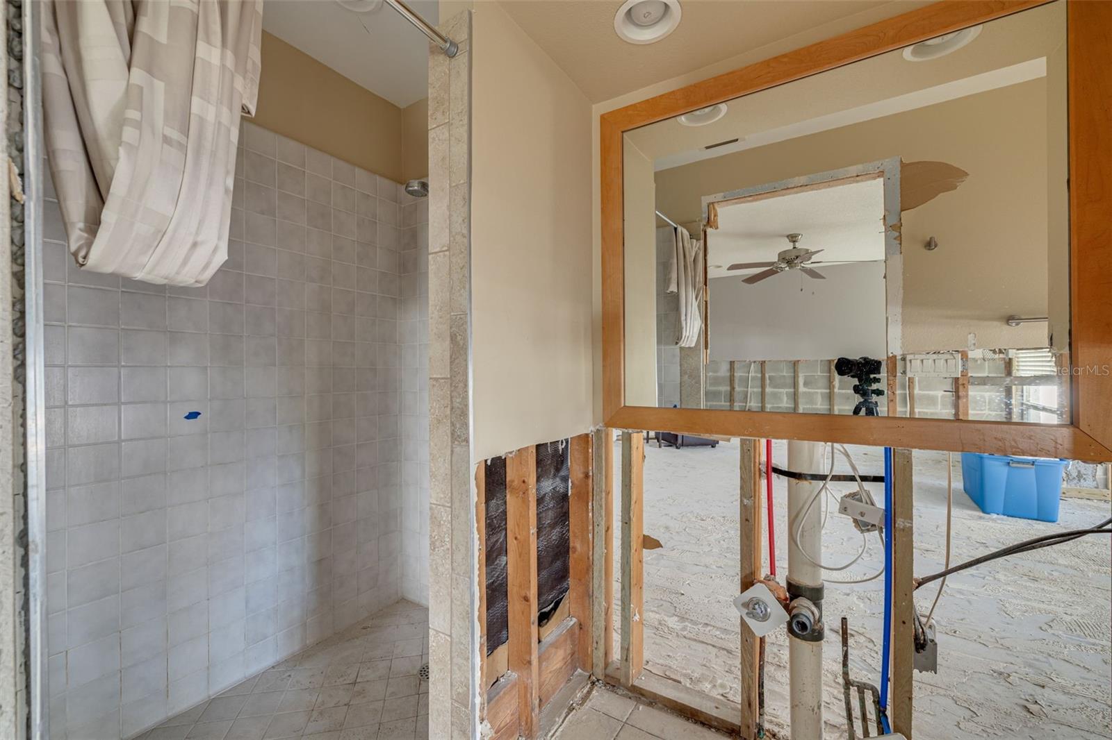 Image 24 of 37 For 219 Miramar Boulevard Ne