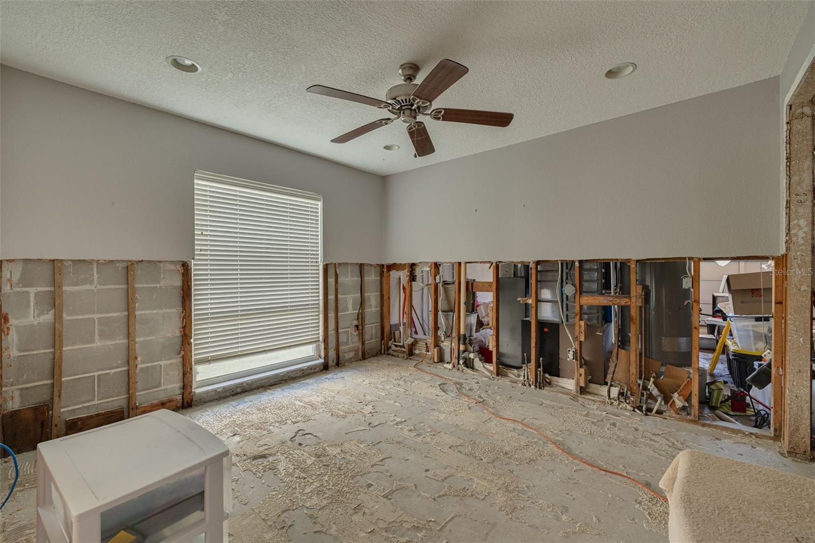 Image 27 of 37 For 219 Miramar Boulevard Ne