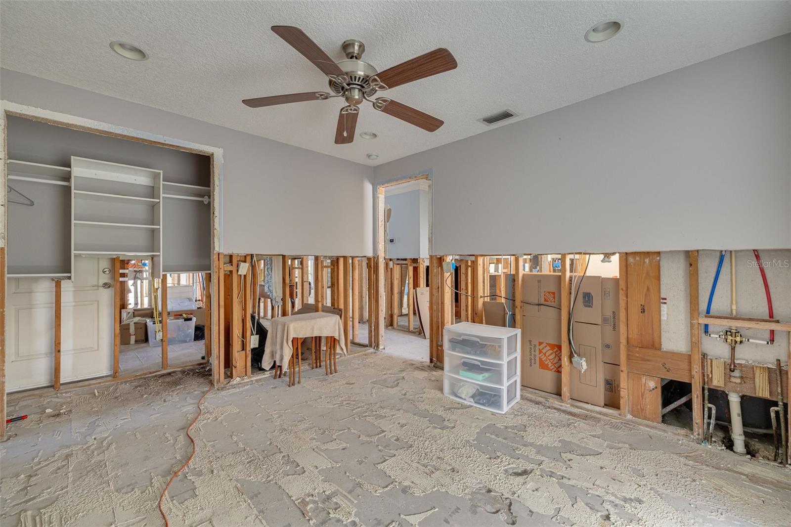 Image 28 of 37 For 219 Miramar Boulevard Ne