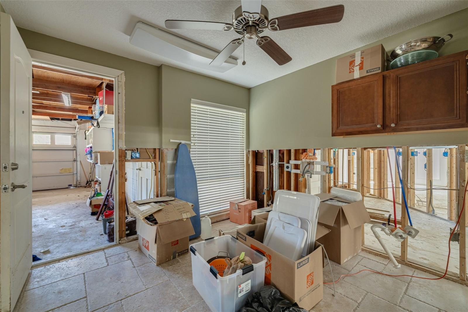 Image 29 of 37 For 219 Miramar Boulevard Ne