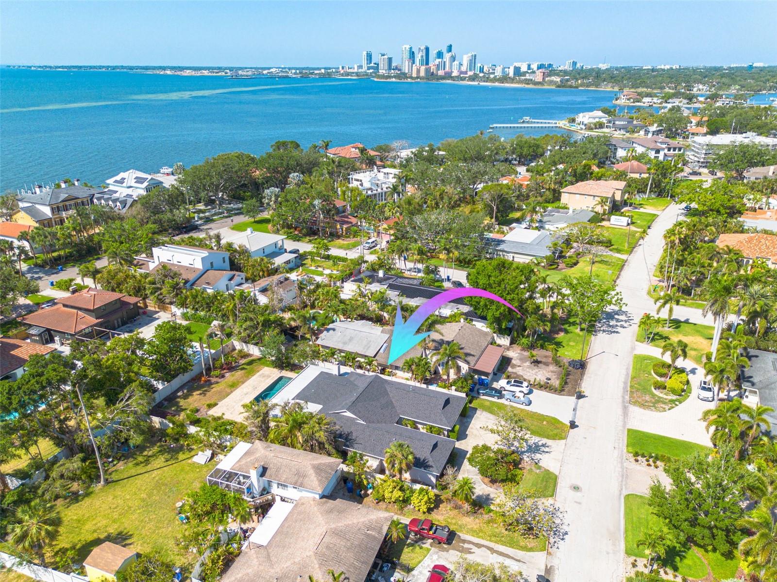 Image 3 of 37 For 219 Miramar Boulevard Ne
