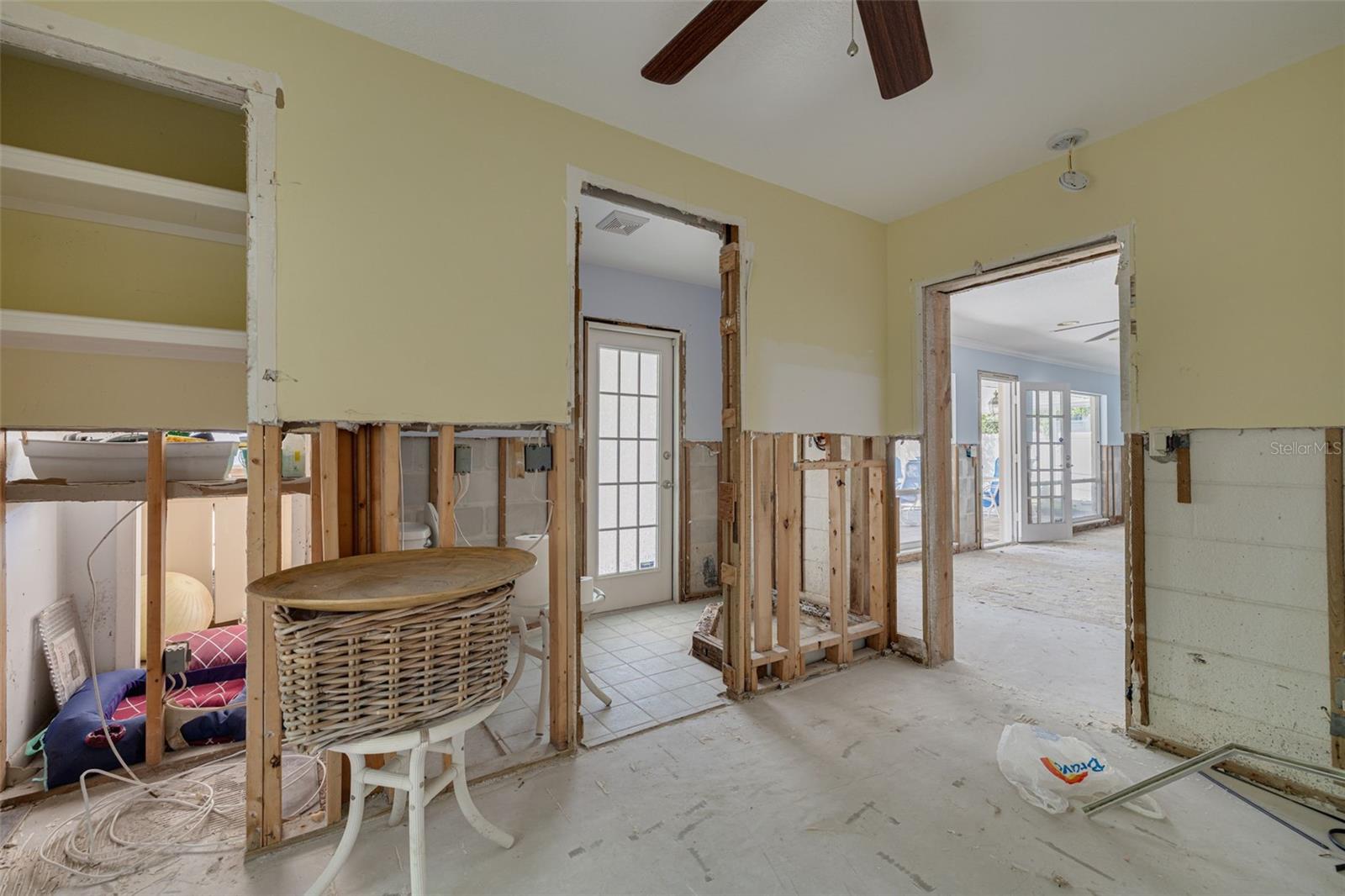 Image 36 of 37 For 219 Miramar Boulevard Ne
