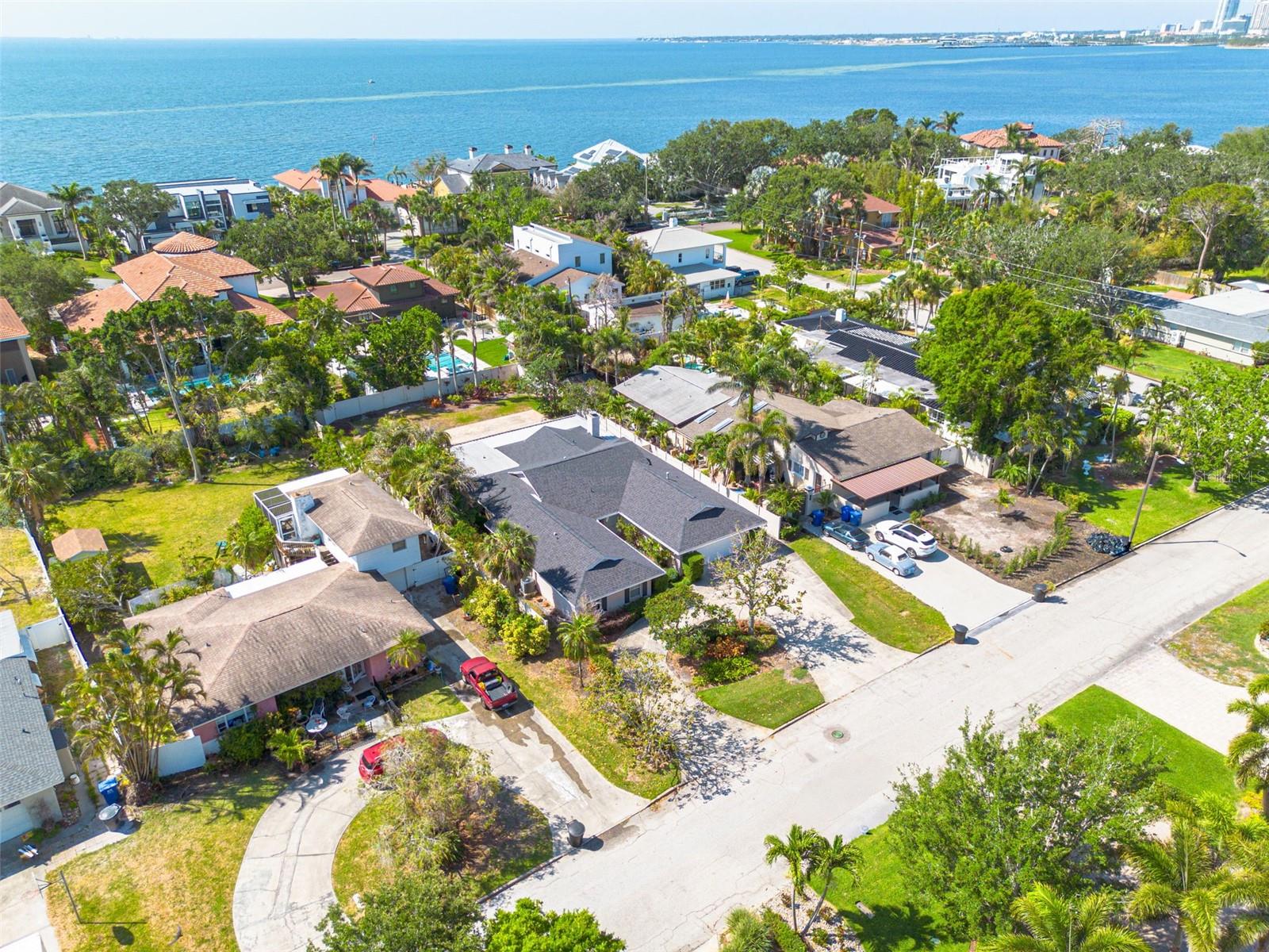 Image 6 of 37 For 219 Miramar Boulevard Ne
