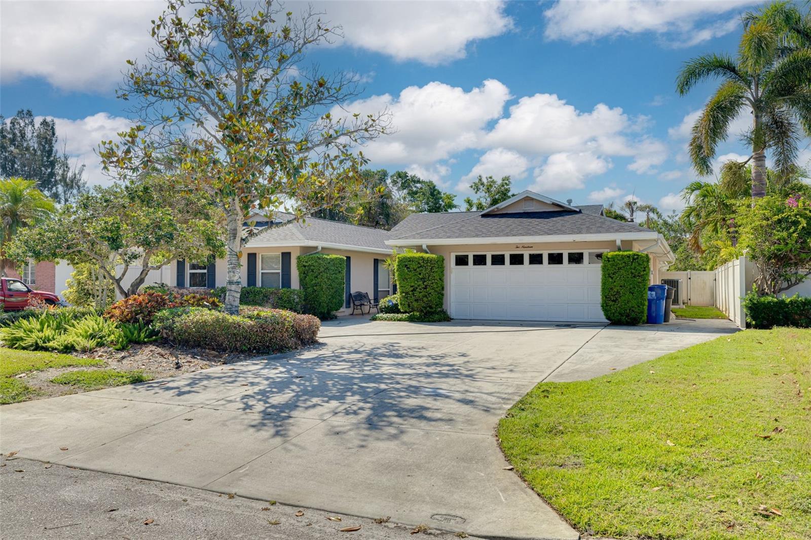 Image 7 of 37 For 219 Miramar Boulevard Ne