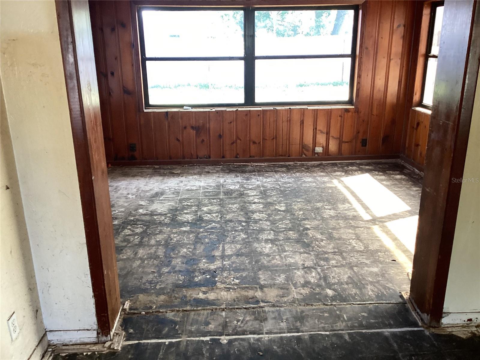 Image 3 of 10 For 5700 65th Avenue N