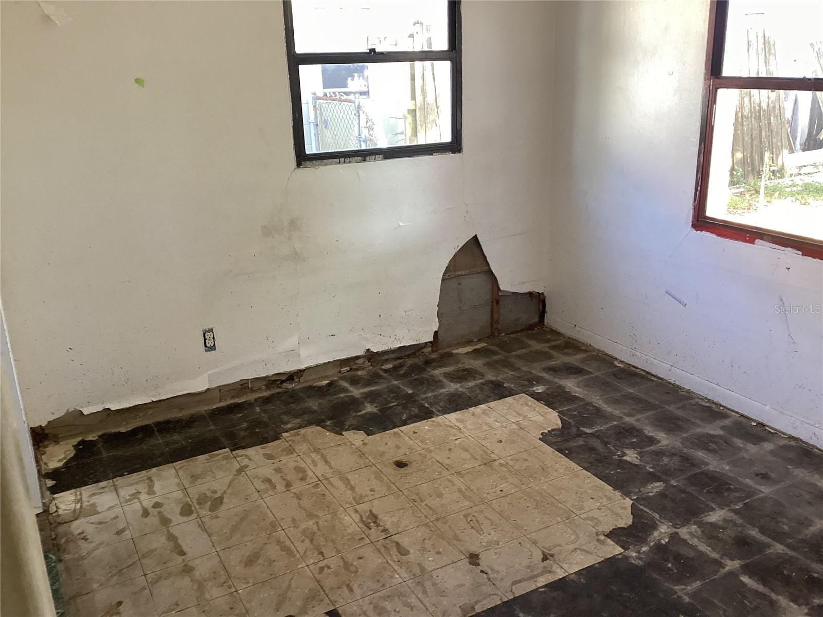 Image 7 of 10 For 5700 65th Avenue N