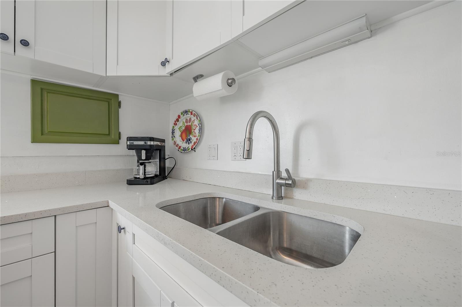 Image 14 of 60 For 2613 Upton Street S